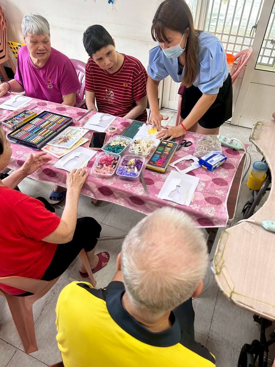 尚德養護中心 乾燥花壁畫 1
